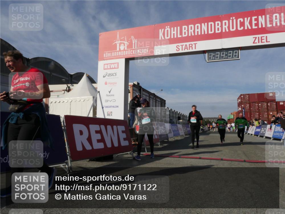 03.10.2025 - Köhlbrandbrückenlauf Matties Gatica Varas http://msf.ph/oto/9171122 03.10.2025 10:34:39 Ziel 2011, 2020, 3324, 3439, 3453 meine-sportfotos.de