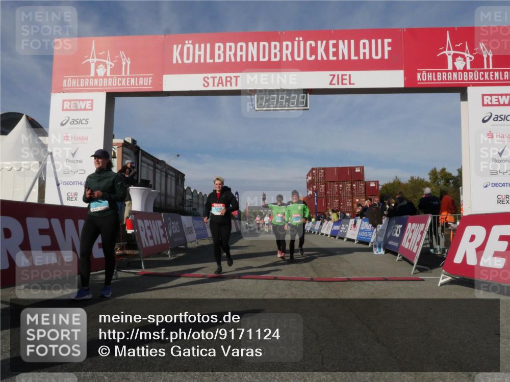 03.10.2025 - Köhlbrandbrückenlauf Matties Gatica Varas http://msf.ph/oto/9171124 03.10.2025 10:34:40 Ziel 2011, 2020, 3324, 3439, 3453 meine-sportfotos.de