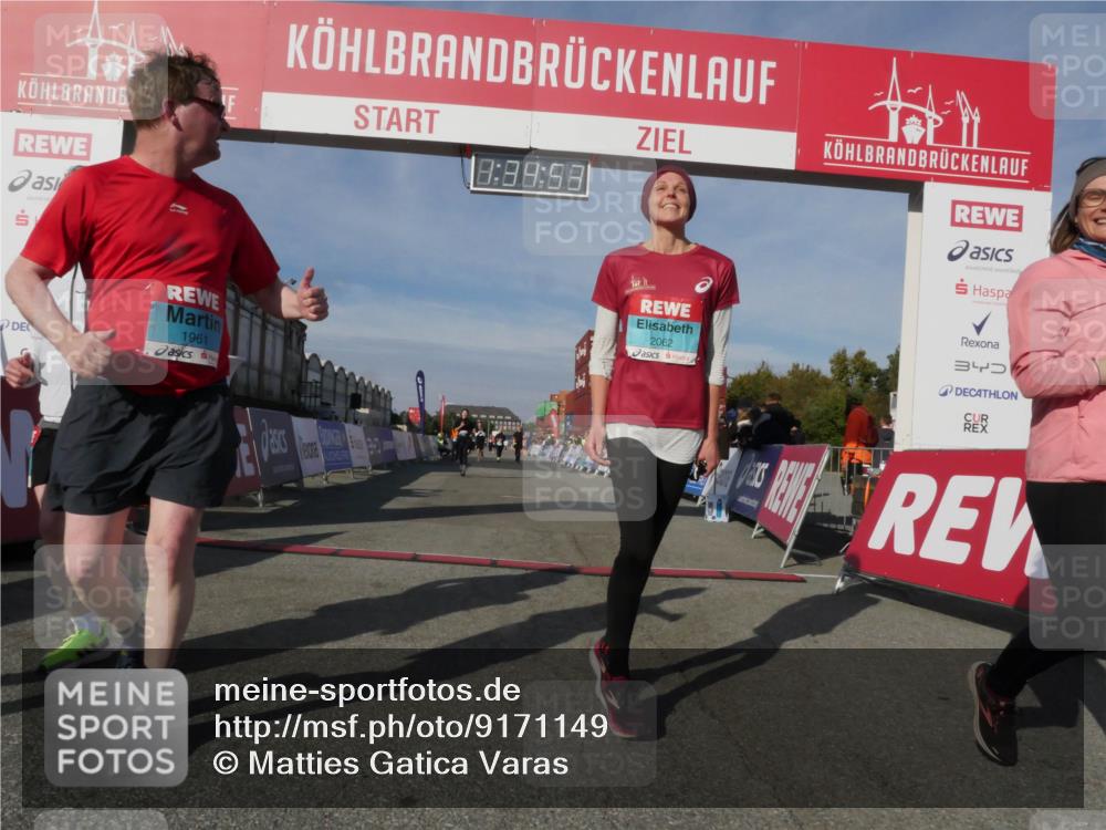 03.10.2025 - Köhlbrandbrückenlauf Matties Gatica Varas http://msf.ph/oto/9171149 03.10.2025 10:34:55 Ziel 2771, 3551, 3553 meine-sportfotos.de