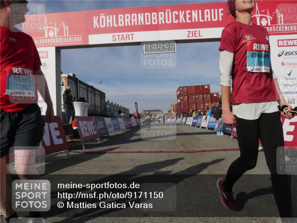 03.10.2025 - Köhlbrandbrückenlauf Matties Gatica Varas http://msf.ph/oto/9171150 03.10.2025 10:34:55 Ziel 2771, 3551, 3553 meine-sportfotos.de