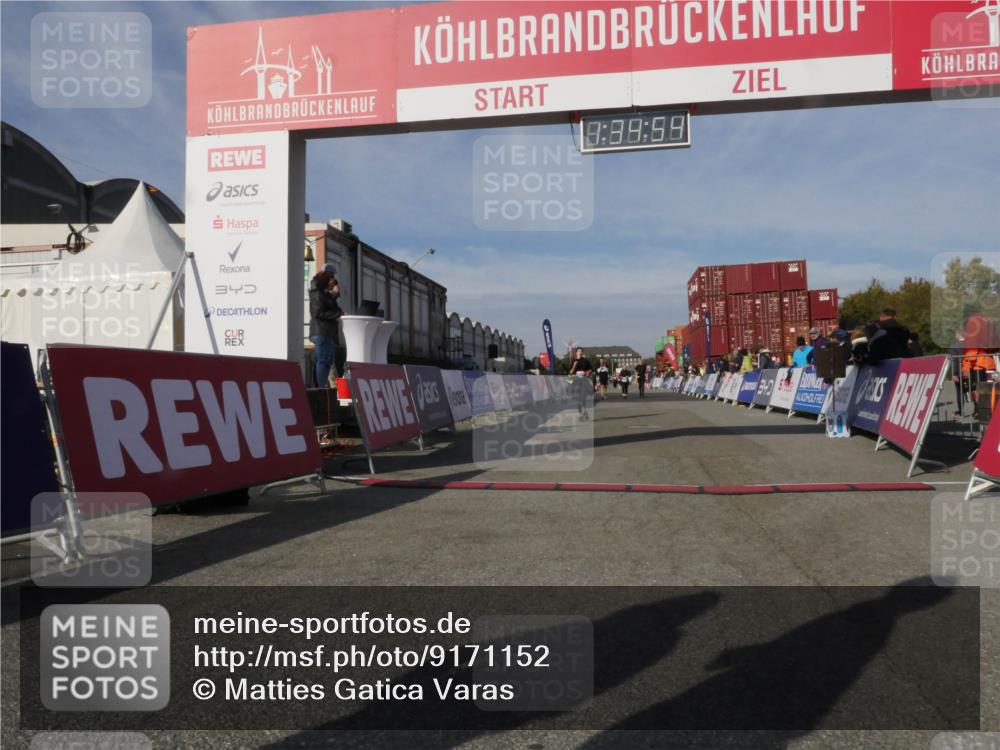 03.10.2025 - Köhlbrandbrückenlauf Matties Gatica Varas http://msf.ph/oto/9171152 03.10.2025 10:34:56 Ziel 2771, 3551, 3552, 3553 meine-sportfotos.de