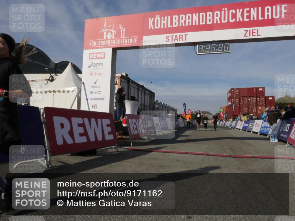 03.10.2025 - Köhlbrandbrückenlauf Matties Gatica Varas http://msf.ph/oto/9171162 03.10.2025 10:35:02 Ziel 3551, 3552, 3553, 3673 meine-sportfotos.de