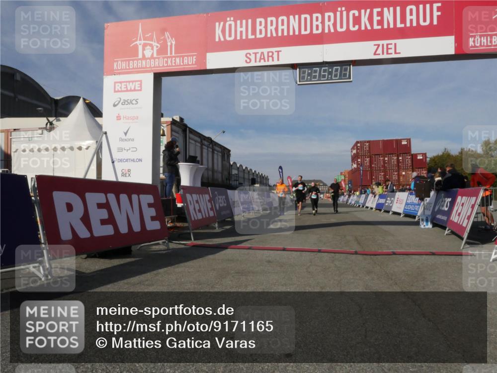 03.10.2025 - Köhlbrandbrückenlauf Matties Gatica Varas http://msf.ph/oto/9171165 03.10.2025 10:35:03 Ziel 3551, 3552, 3553, 3673 meine-sportfotos.de