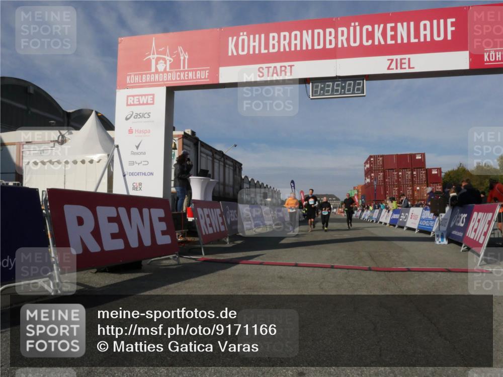 03.10.2025 - Köhlbrandbrückenlauf Matties Gatica Varas http://msf.ph/oto/9171166 03.10.2025 10:35:04 Ziel 3551, 3552, 3553, 3673 meine-sportfotos.de
