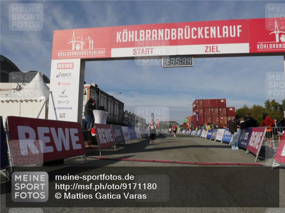 03.10.2025 - Köhlbrandbrückenlauf Matties Gatica Varas http://msf.ph/oto/9171180 03.10.2025 10:35:16 Ziel 1728, 1750, 2667, 3588 meine-sportfotos.de