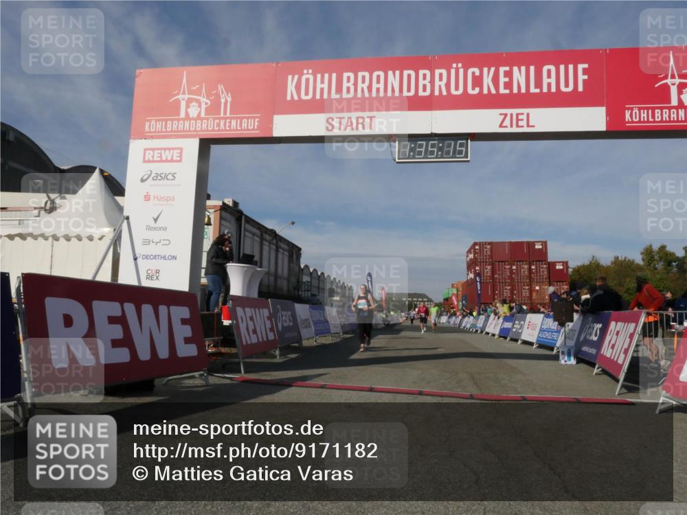 03.10.2025 - Köhlbrandbrückenlauf Matties Gatica Varas http://msf.ph/oto/9171182 03.10.2025 10:35:17 Ziel 1728, 1750, 2667, 3588 meine-sportfotos.de