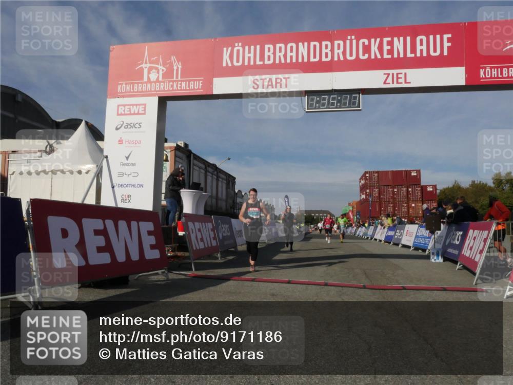 03.10.2025 - Köhlbrandbrückenlauf Matties Gatica Varas http://msf.ph/oto/9171186 03.10.2025 10:35:19 Ziel 1728, 1750, 2667, 3588 meine-sportfotos.de