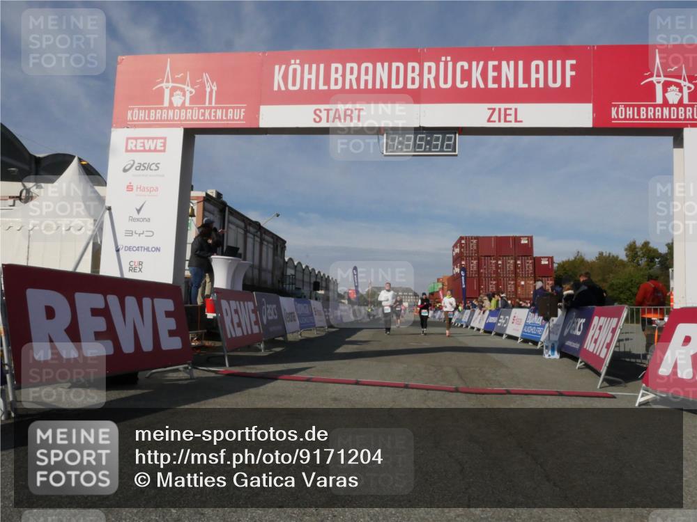 03.10.2025 - Köhlbrandbrückenlauf Matties Gatica Varas http://msf.ph/oto/9171204 03.10.2025 10:35:34 Ziel 2397, 2936, 2999, 3000, 3001 meine-sportfotos.de
