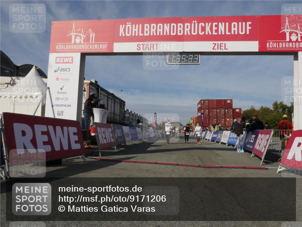 03.10.2025 - Köhlbrandbrückenlauf Matties Gatica Varas http://msf.ph/oto/9171206 03.10.2025 10:35:35 Ziel 2232, 2397, 2755, 2936, 2999, 3000, 3001 meine-sportfotos.de