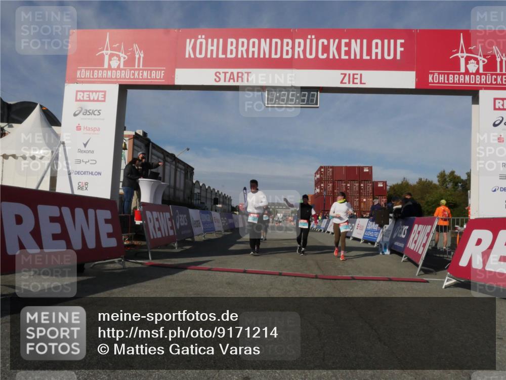 03.10.2025 - Köhlbrandbrückenlauf Matties Gatica Varas http://msf.ph/oto/9171214 03.10.2025 10:35:39 Ziel 2232, 2397, 2755, 2936, 2999, 3000, 3001 meine-sportfotos.de