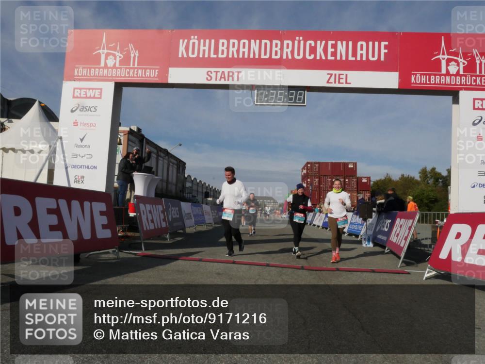 03.10.2025 - Köhlbrandbrückenlauf Matties Gatica Varas http://msf.ph/oto/9171216 03.10.2025 10:35:40 Ziel 2232, 2397, 2755, 2936, 2999, 3000, 3001 meine-sportfotos.de