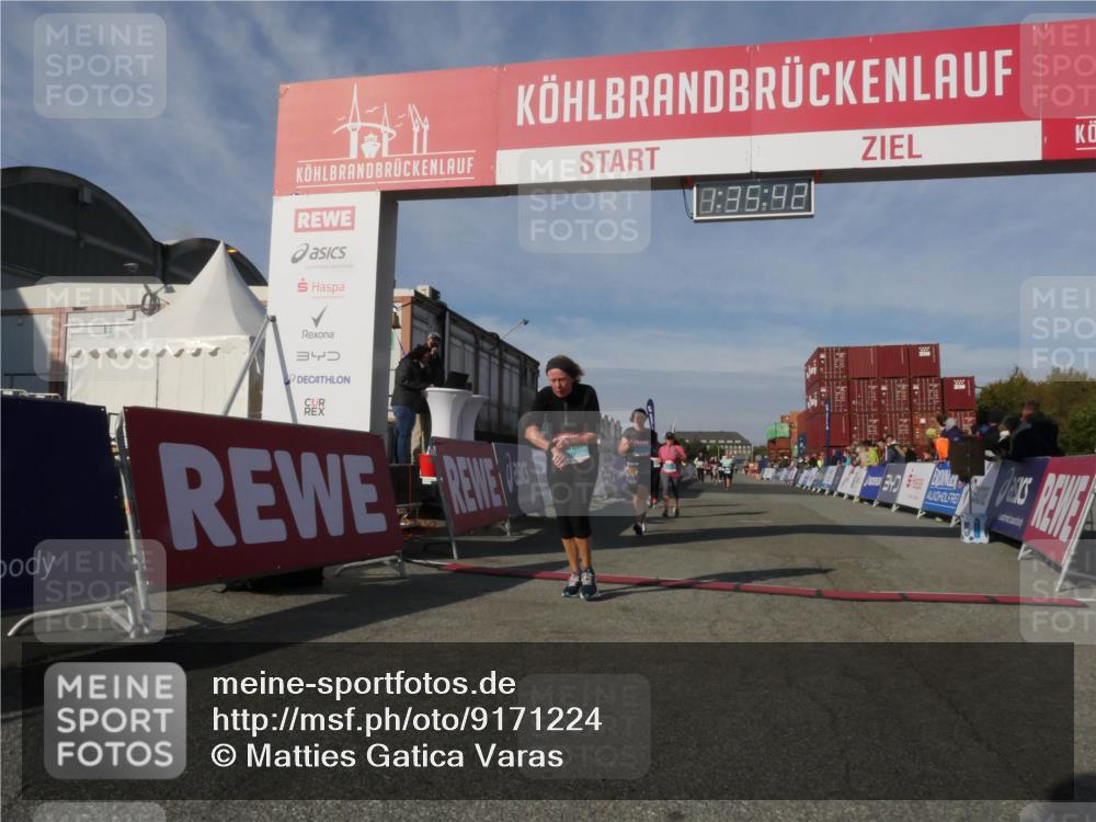 03.10.2025 - Köhlbrandbrückenlauf Matties Gatica Varas http://msf.ph/oto/9171224 03.10.2025 10:35:44 Ziel 2232, 2755, 2924, 2936 meine-sportfotos.de