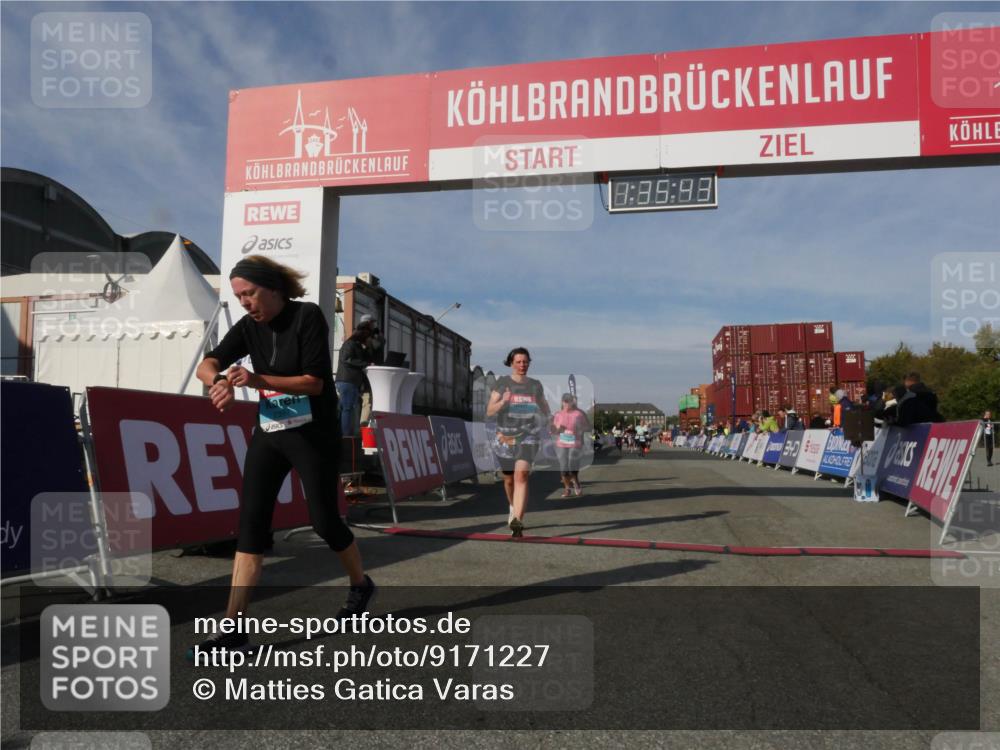 03.10.2025 - Köhlbrandbrückenlauf Matties Gatica Varas http://msf.ph/oto/9171227 03.10.2025 10:35:45 Ziel 1729, 2232, 2558, 2755, 2924, 2936 meine-sportfotos.de