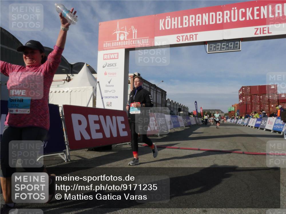 03.10.2025 - Köhlbrandbrückenlauf Matties Gatica Varas http://msf.ph/oto/9171235 03.10.2025 10:35:49 Ziel 1729, 2513, 2558, 2924 meine-sportfotos.de