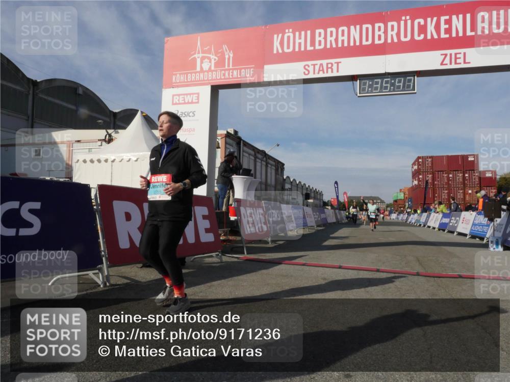 03.10.2025 - Köhlbrandbrückenlauf Matties Gatica Varas http://msf.ph/oto/9171236 03.10.2025 10:35:49 Ziel 1729, 2513, 2558, 2924 meine-sportfotos.de