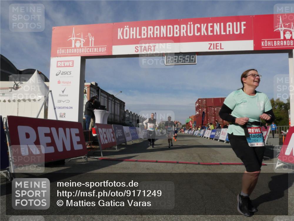 03.10.2025 - Köhlbrandbrückenlauf Matties Gatica Varas http://msf.ph/oto/9171249 03.10.2025 10:35:55 Ziel 1729, 2148, 2474, 2513, 2558 meine-sportfotos.de