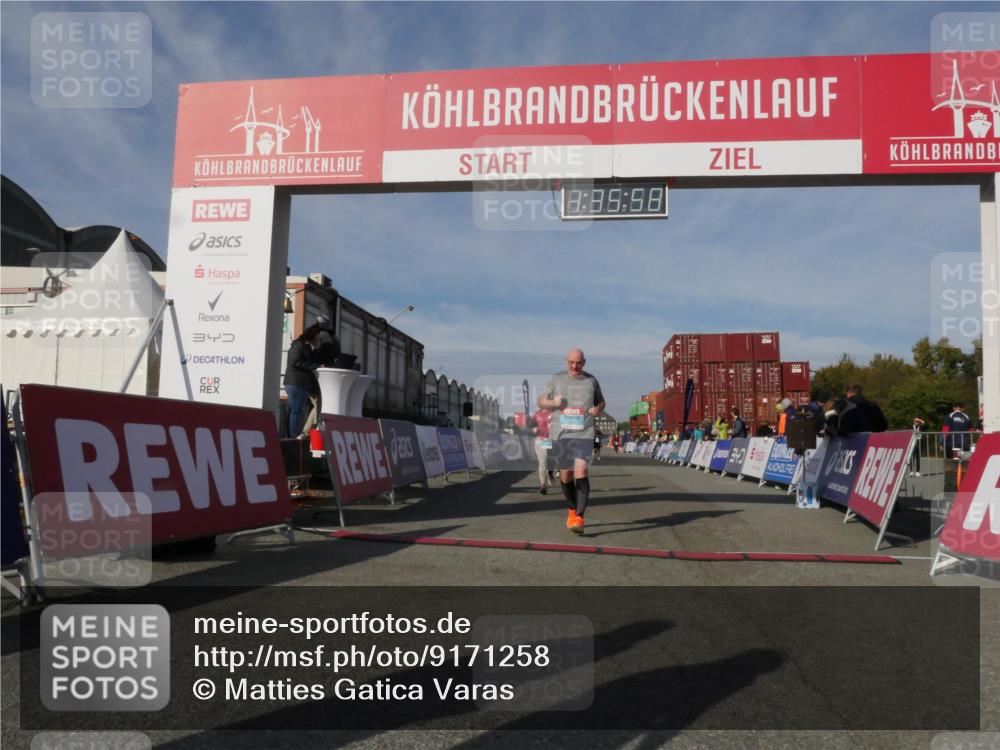 03.10.2025 - Köhlbrandbrückenlauf Matties Gatica Varas http://msf.ph/oto/9171258 03.10.2025 10:36:00 Ziel 2148, 2418, 2474, 2513 meine-sportfotos.de