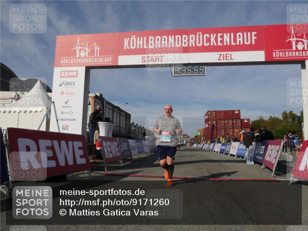03.10.2025 - Köhlbrandbrückenlauf Matties Gatica Varas http://msf.ph/oto/9171260 03.10.2025 10:36:01 Ziel 2148, 2418, 2474, 3565, 3566 meine-sportfotos.de