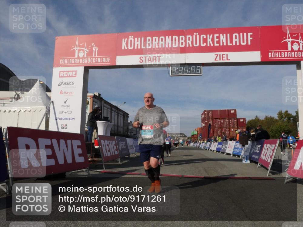 03.10.2025 - Köhlbrandbrückenlauf Matties Gatica Varas http://msf.ph/oto/9171261 03.10.2025 10:36:01 Ziel 2148, 2418, 2474, 3565, 3566 meine-sportfotos.de