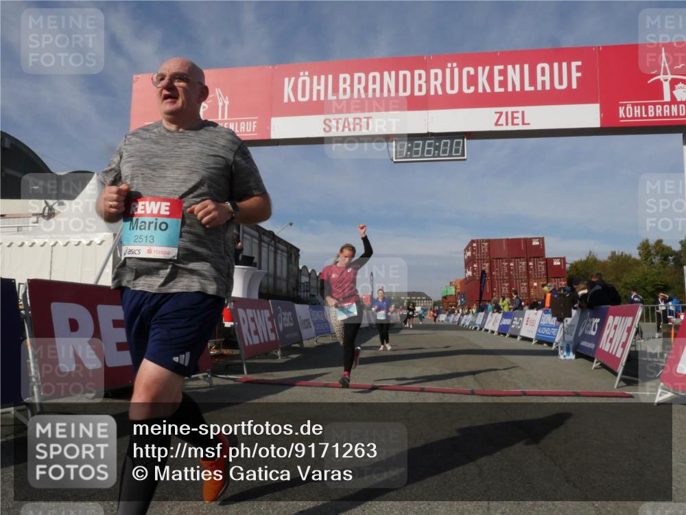 03.10.2025 - Köhlbrandbrückenlauf Matties Gatica Varas http://msf.ph/oto/9171263 03.10.2025 10:36:02 Ziel 2148, 2418, 2474, 3565, 3566 meine-sportfotos.de