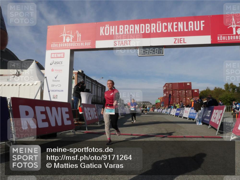 03.10.2025 - Köhlbrandbrückenlauf Matties Gatica Varas http://msf.ph/oto/9171264 03.10.2025 10:36:03 Ziel 2418, 2474, 3565, 3566 meine-sportfotos.de