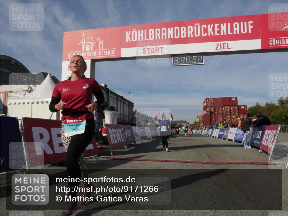 03.10.2025 - Köhlbrandbrückenlauf Matties Gatica Varas http://msf.ph/oto/9171266 03.10.2025 10:36:04 Ziel 2418, 2474, 3565, 3566 meine-sportfotos.de