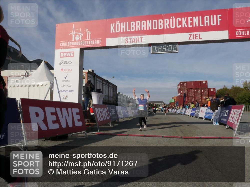 03.10.2025 - Köhlbrandbrückenlauf Matties Gatica Varas http://msf.ph/oto/9171267 03.10.2025 10:36:04 Ziel 2418, 2474, 3565, 3566 meine-sportfotos.de