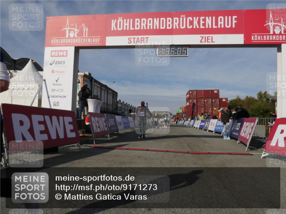 03.10.2025 - Köhlbrandbrückenlauf Matties Gatica Varas http://msf.ph/oto/9171273 03.10.2025 10:36:07 Ziel 1837, 2344, 2418, 3565, 3566 meine-sportfotos.de