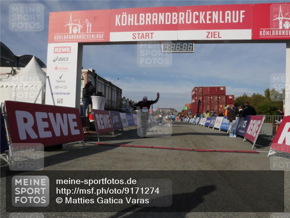 03.10.2025 - Köhlbrandbrückenlauf Matties Gatica Varas http://msf.ph/oto/9171274 03.10.2025 10:36:07 Ziel 1837, 2344, 2418, 3565, 3566 meine-sportfotos.de