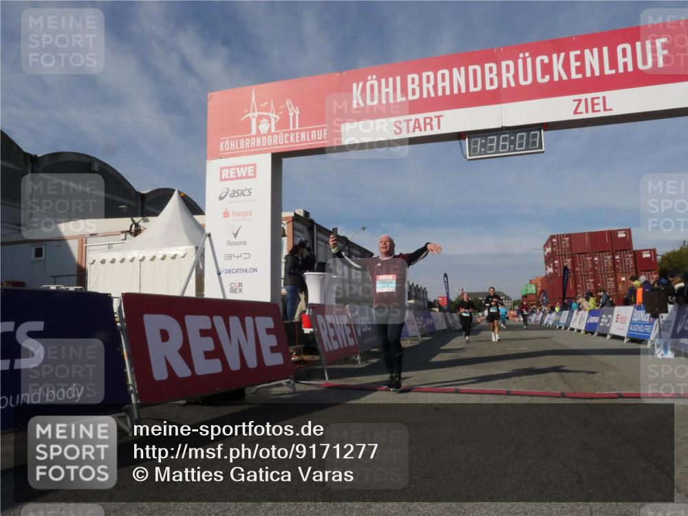03.10.2025 - Köhlbrandbrückenlauf Matties Gatica Varas http://msf.ph/oto/9171277 03.10.2025 10:36:09 Ziel 1837, 2161, 2344, 3565, 3566 meine-sportfotos.de