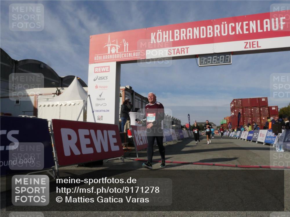 03.10.2025 - Köhlbrandbrückenlauf Matties Gatica Varas http://msf.ph/oto/9171278 03.10.2025 10:36:09 Ziel 1837, 2161, 2344, 3565, 3566 meine-sportfotos.de