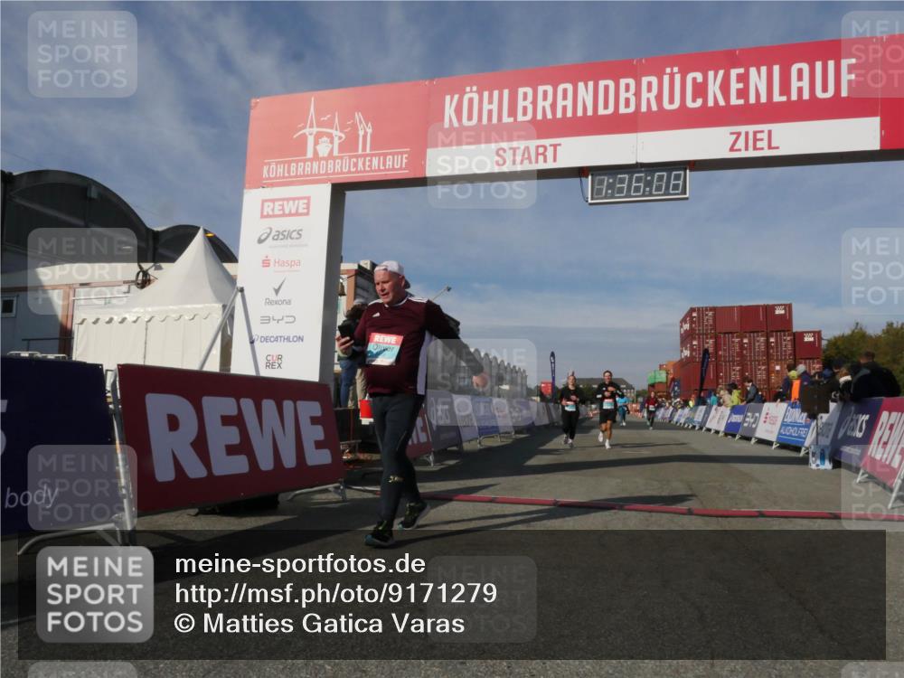 03.10.2025 - Köhlbrandbrückenlauf Matties Gatica Varas http://msf.ph/oto/9171279 03.10.2025 10:36:10 Ziel 1837, 2161, 2344, 3565, 3566 meine-sportfotos.de