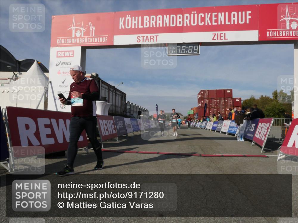03.10.2025 - Köhlbrandbrückenlauf Matties Gatica Varas http://msf.ph/oto/9171280 03.10.2025 10:36:10 Ziel 1837, 2161, 2344, 3565, 3566 meine-sportfotos.de