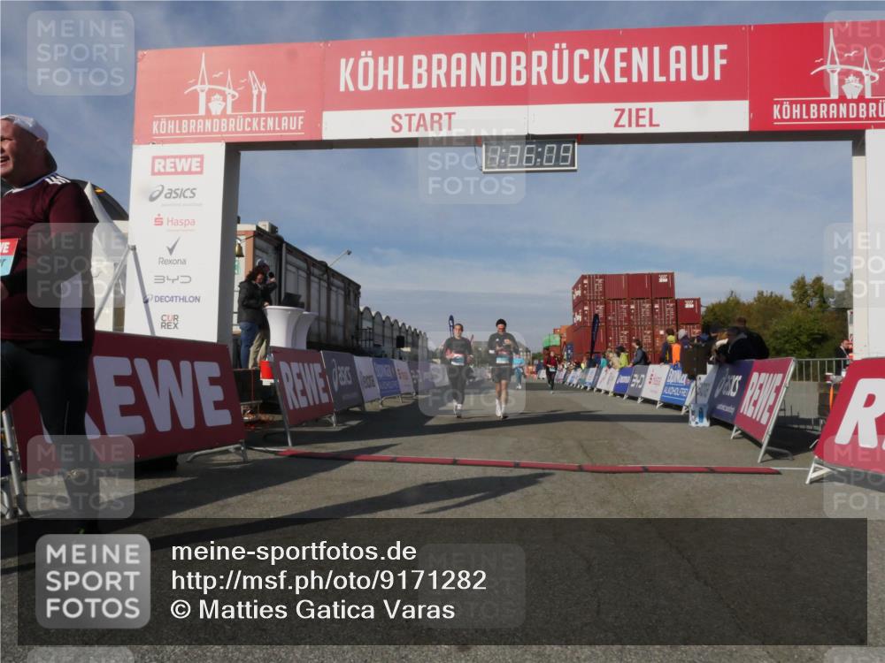 03.10.2025 - Köhlbrandbrückenlauf Matties Gatica Varas http://msf.ph/oto/9171282 03.10.2025 10:36:11 Ziel 1837, 2161, 2344, 3565, 3566 meine-sportfotos.de