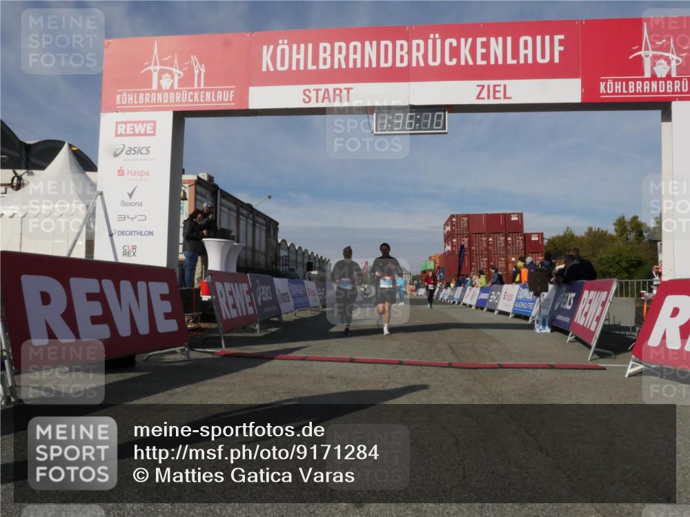 03.10.2025 - Köhlbrandbrückenlauf Matties Gatica Varas http://msf.ph/oto/9171284 03.10.2025 10:36:12 Ziel 1837, 2161, 2344, 3565, 3566 meine-sportfotos.de