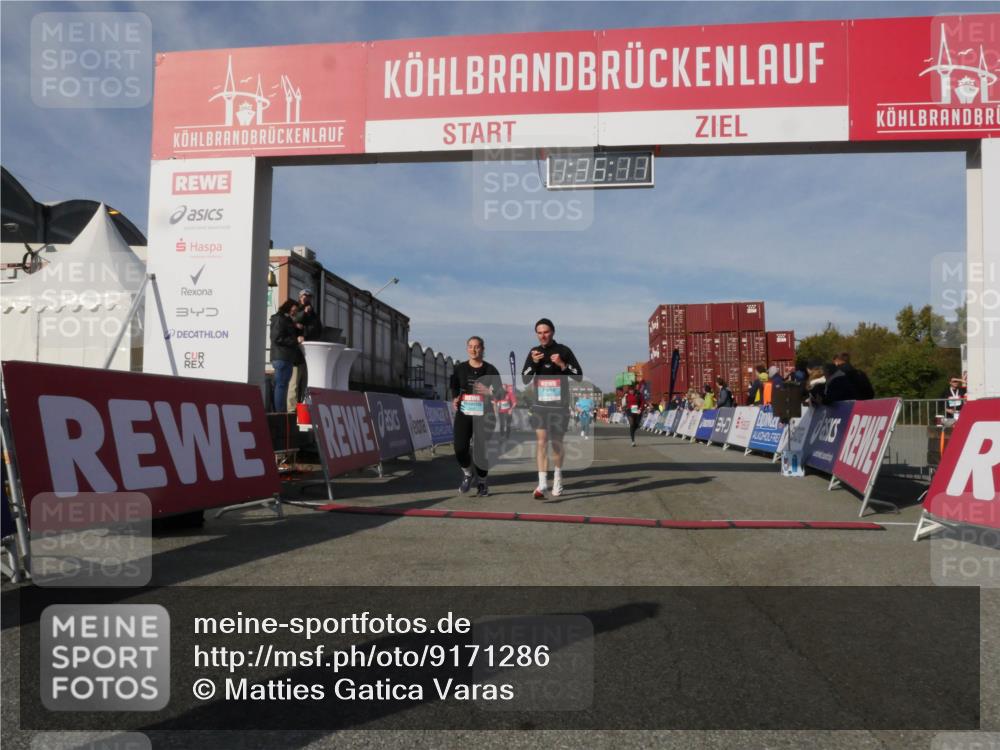 03.10.2025 - Köhlbrandbrückenlauf Matties Gatica Varas http://msf.ph/oto/9171286 03.10.2025 10:36:13 Ziel 1837, 2161, 2344, 3565, 3566 meine-sportfotos.de