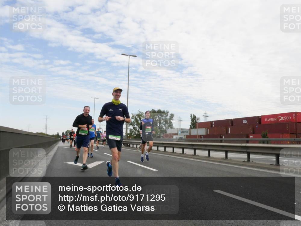 03.10.2025 - Köhlbrandbrückenlauf Matties Gatica Varas http://msf.ph/oto/9171295 03.10.2025 15:16:09 Position 3  meine-sportfotos.de