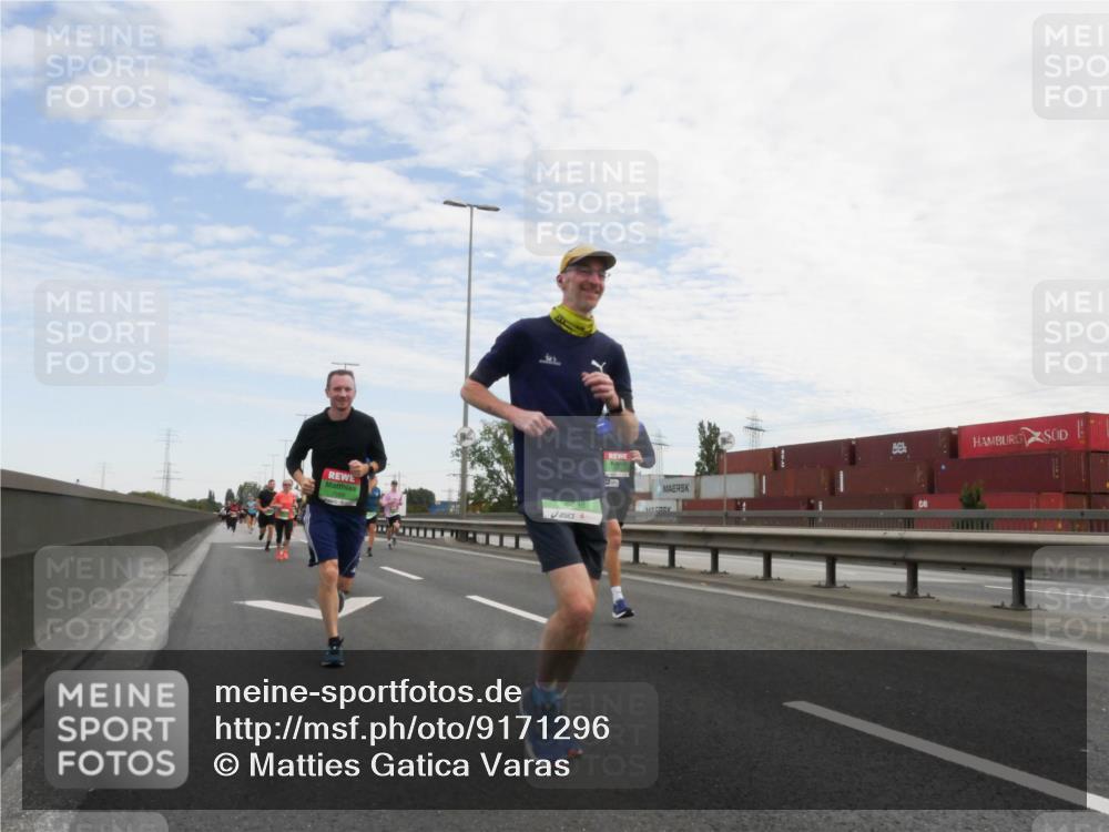 03.10.2025 - Köhlbrandbrückenlauf Matties Gatica Varas http://msf.ph/oto/9171296 03.10.2025 15:16:10 Position 3 8848 meine-sportfotos.de
