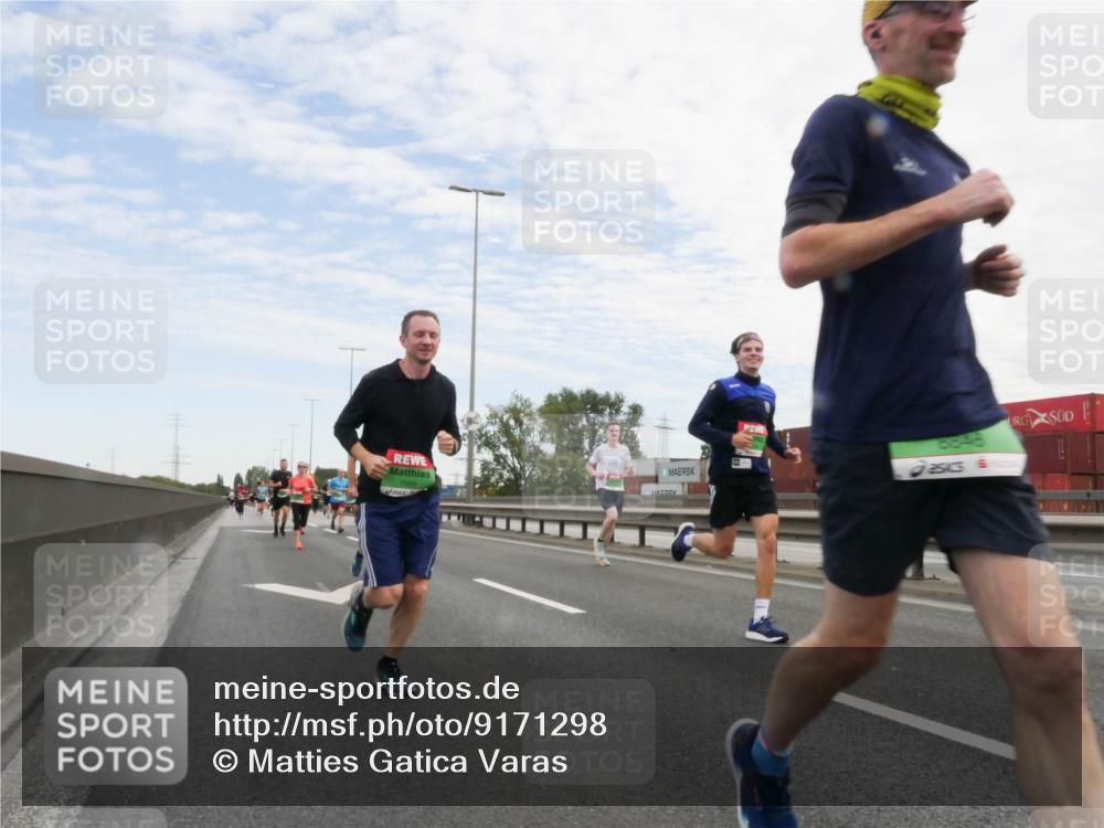 03.10.2025 - Köhlbrandbrückenlauf Matties Gatica Varas http://msf.ph/oto/9171298 03.10.2025 15:16:10 Position 3 0848 meine-sportfotos.de