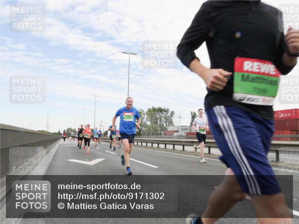 03.10.2025 - Köhlbrandbrückenlauf Matties Gatica Varas http://msf.ph/oto/9171302 03.10.2025 15:16:11 Position 3 7099 meine-sportfotos.de
