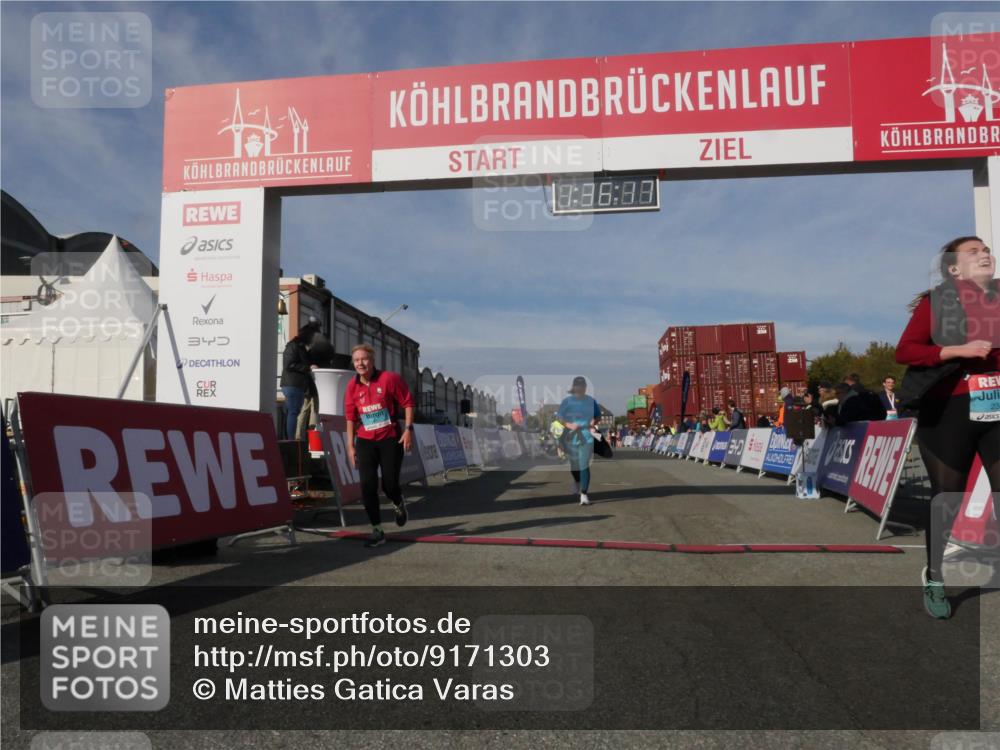 03.10.2025 - Köhlbrandbrückenlauf Matties Gatica Varas http://msf.ph/oto/9171303 03.10.2025 10:36:19 Ziel 2161, 2427, 2476, 3258 meine-sportfotos.de
