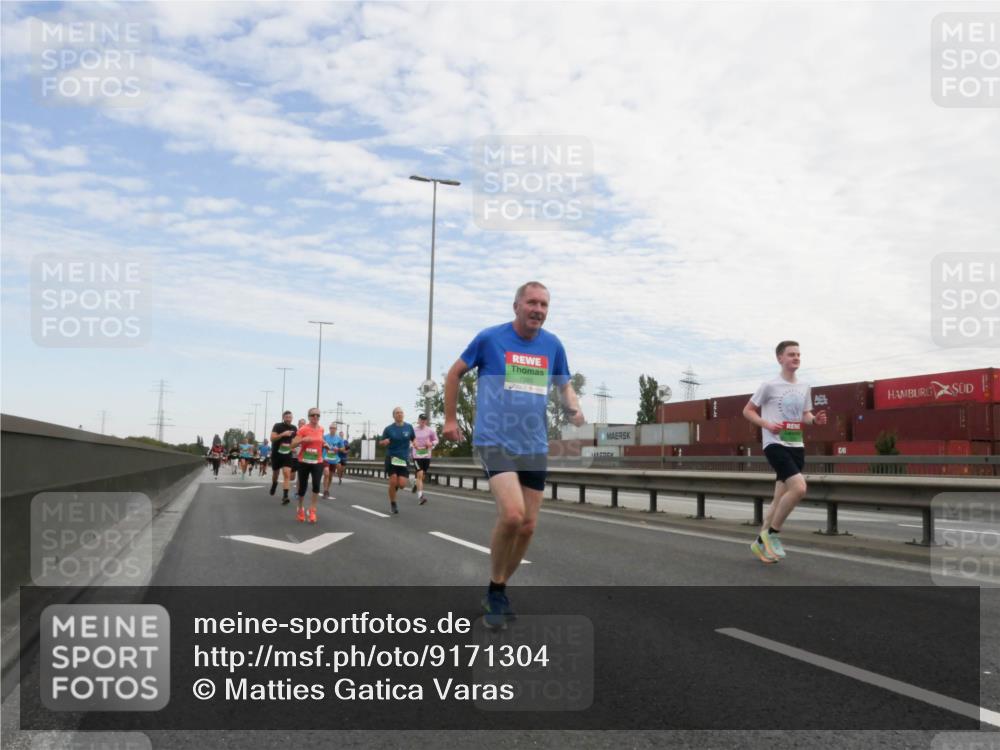 03.10.2025 - Köhlbrandbrückenlauf Matties Gatica Varas http://msf.ph/oto/9171304 03.10.2025 15:16:12 Position 3  meine-sportfotos.de