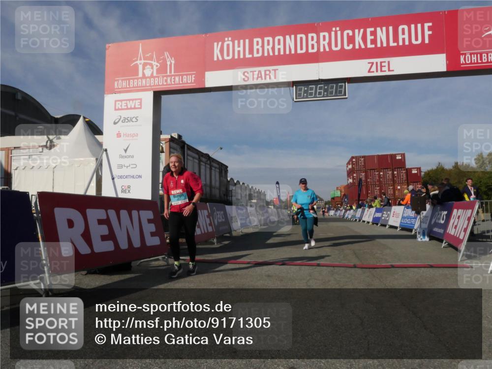 03.10.2025 - Köhlbrandbrückenlauf Matties Gatica Varas http://msf.ph/oto/9171305 03.10.2025 10:36:19 Ziel 2161, 2427, 2476, 3258 meine-sportfotos.de