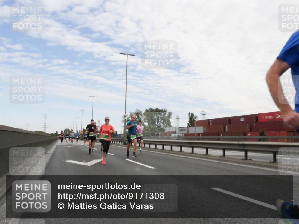 03.10.2025 - Köhlbrandbrückenlauf Matties Gatica Varas http://msf.ph/oto/9171308 03.10.2025 15:16:12 Position 3  meine-sportfotos.de