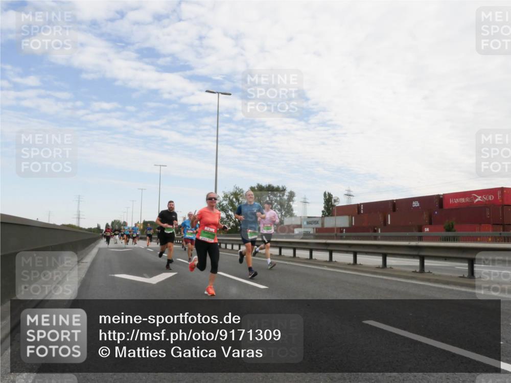 03.10.2025 - Köhlbrandbrückenlauf Matties Gatica Varas http://msf.ph/oto/9171309 03.10.2025 15:16:13 Position 3  meine-sportfotos.de
