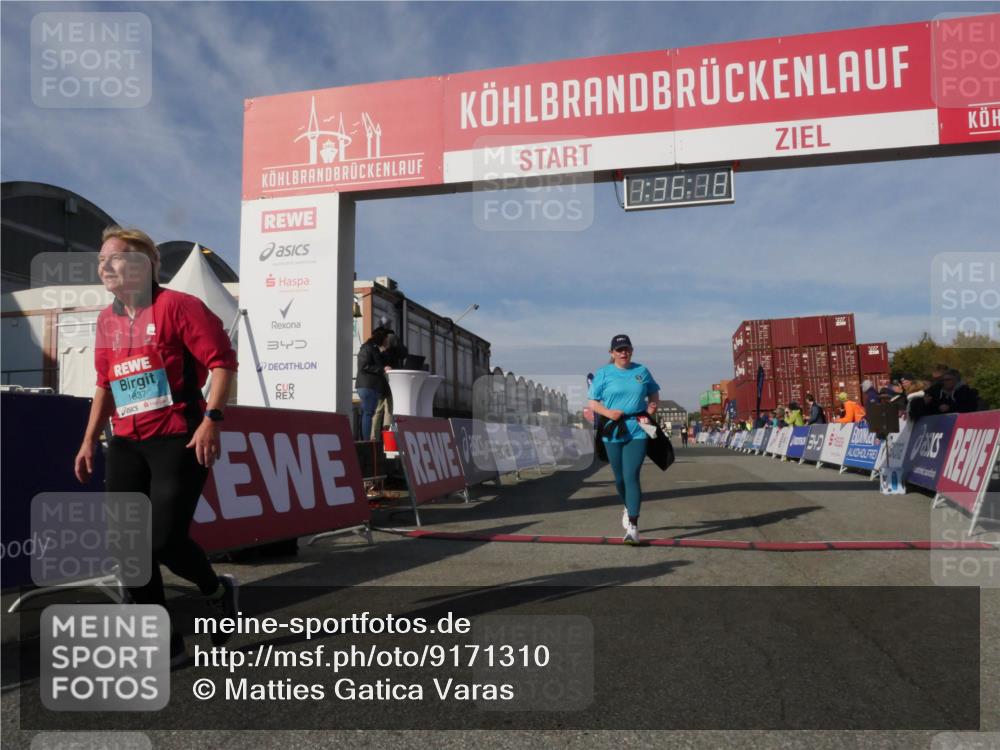 03.10.2025 - Köhlbrandbrückenlauf Matties Gatica Varas http://msf.ph/oto/9171310 03.10.2025 10:36:20 Ziel 2161, 2427, 2476, 3258 meine-sportfotos.de
