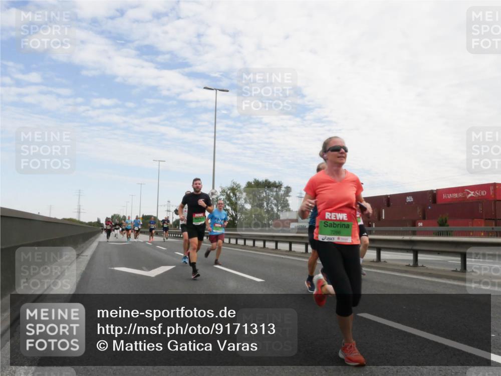 03.10.2025 - Köhlbrandbrückenlauf Matties Gatica Varas http://msf.ph/oto/9171313 03.10.2025 15:16:14 Position 3 7266 meine-sportfotos.de