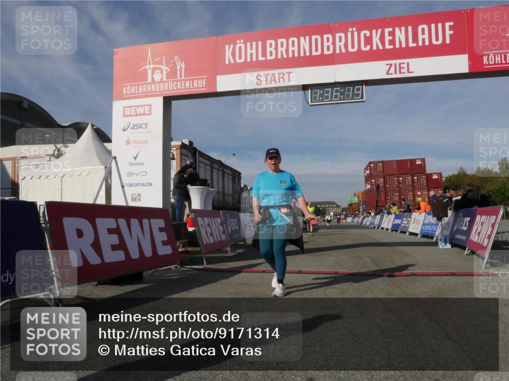 03.10.2025 - Köhlbrandbrückenlauf Matties Gatica Varas http://msf.ph/oto/9171314 03.10.2025 10:36:21 Ziel 2427, 2476, 3258 meine-sportfotos.de