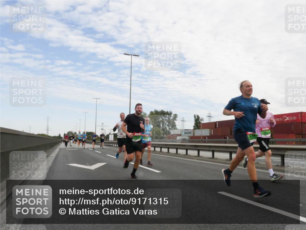 03.10.2025 - Köhlbrandbrückenlauf Matties Gatica Varas http://msf.ph/oto/9171315 03.10.2025 15:16:14 Position 3  meine-sportfotos.de