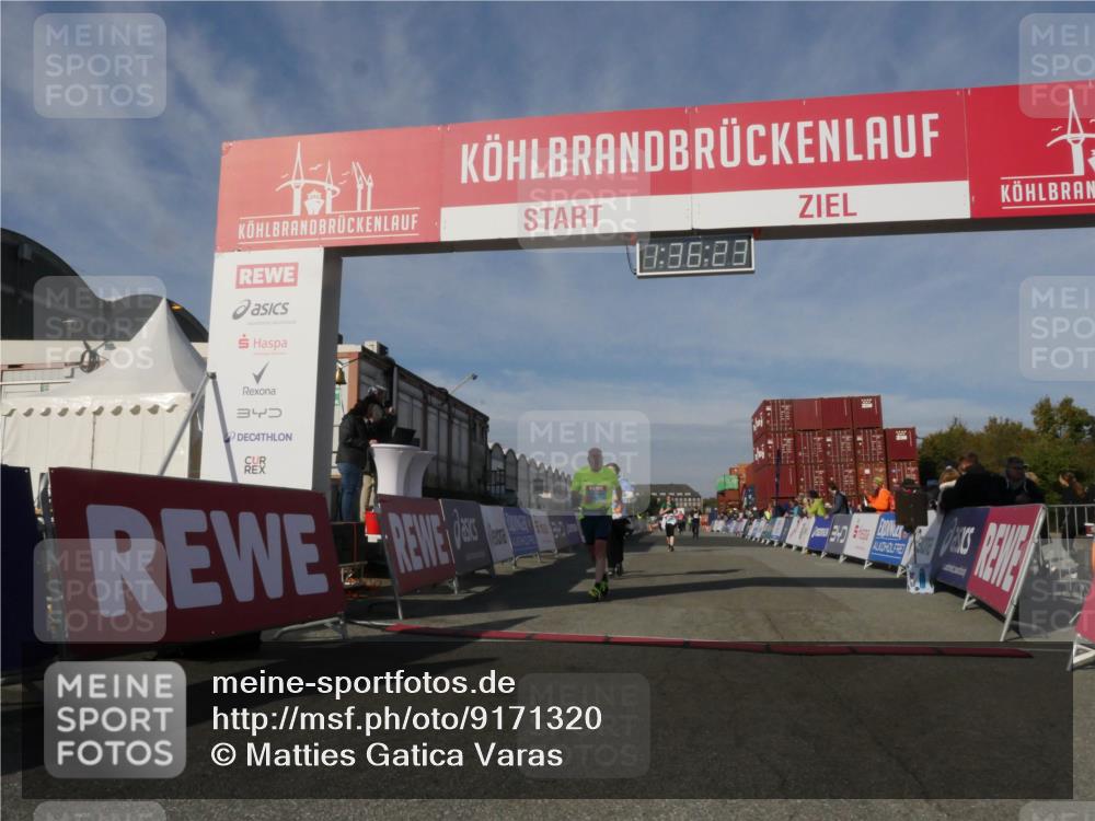 03.10.2025 - Köhlbrandbrückenlauf Matties Gatica Varas http://msf.ph/oto/9171320 03.10.2025 10:36:25 Ziel 2427, 2476, 3258 meine-sportfotos.de